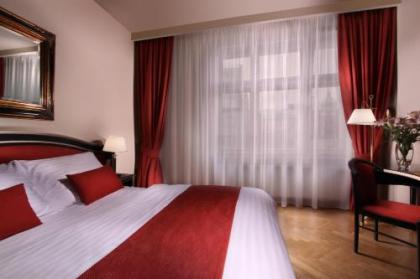 Elysee Hotel - image 11