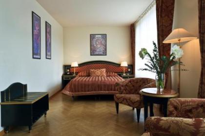 Elysee Hotel - image 12