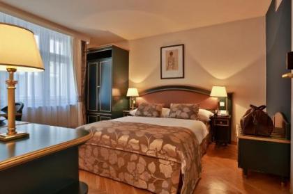 Elysee Hotel - image 15