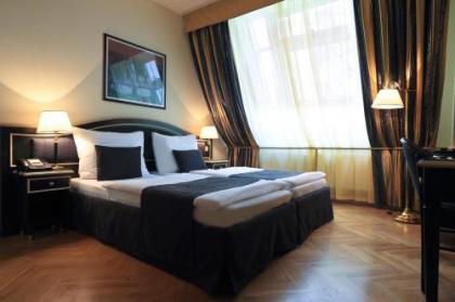 Elysee Hotel - image 17