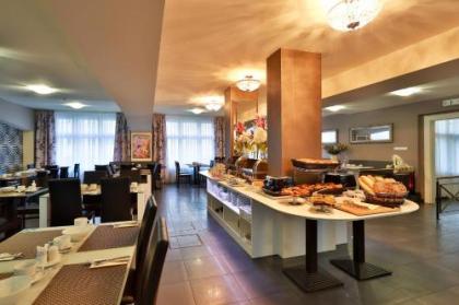 Elysee Hotel - image 18