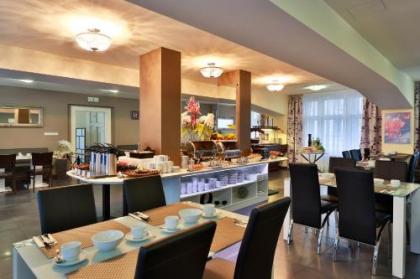 Elysee Hotel - image 19