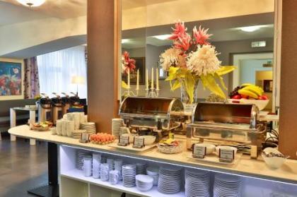 Elysee Hotel - image 4
