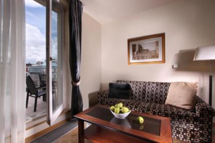 Elysee Hotel - image 8