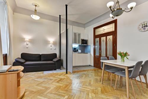 Historic Centre Apartments VIII - image 4