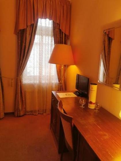 River Star Hotel - image 11