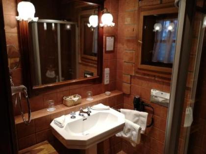 Romantik Hotel U Raka - image 8
