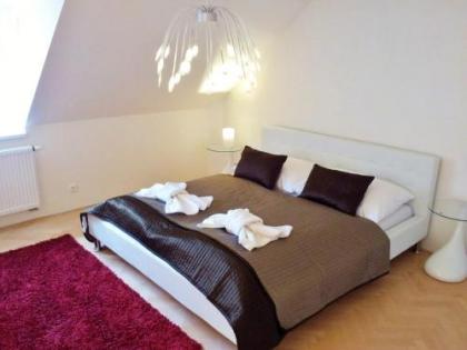 Selinor Old Town Apartments - image 4