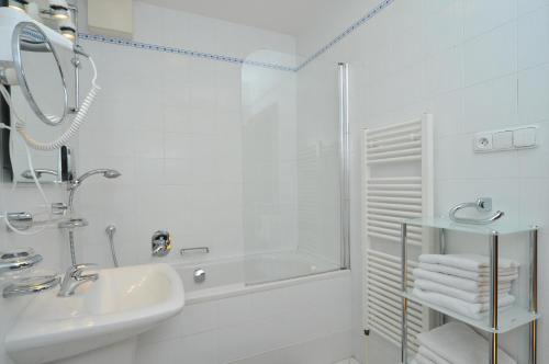 Selinor Old Town Apartments - image 5