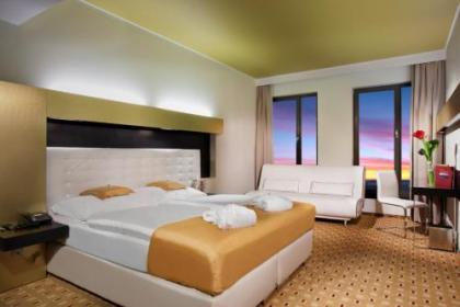 Grandior Hotel Prague - image 2