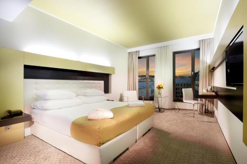Grandior Hotel Prague - image 5