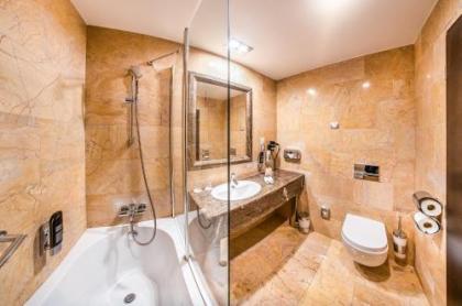 Grandior Hotel Prague - image 8