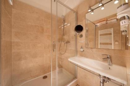 Hotel City Bell - image 11