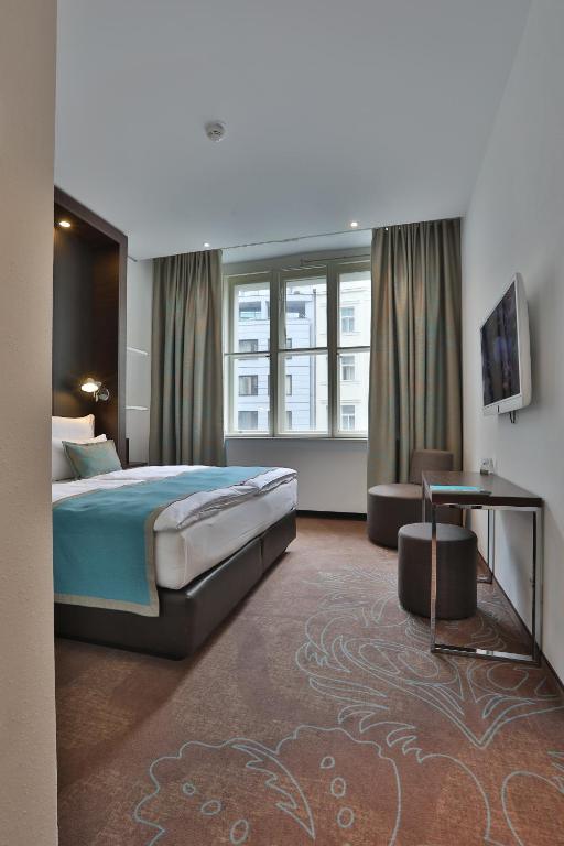 Motel One Prague-Florentinum - image 2