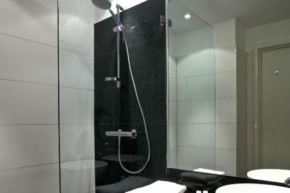 Motel One Prague-Florentinum - image 4