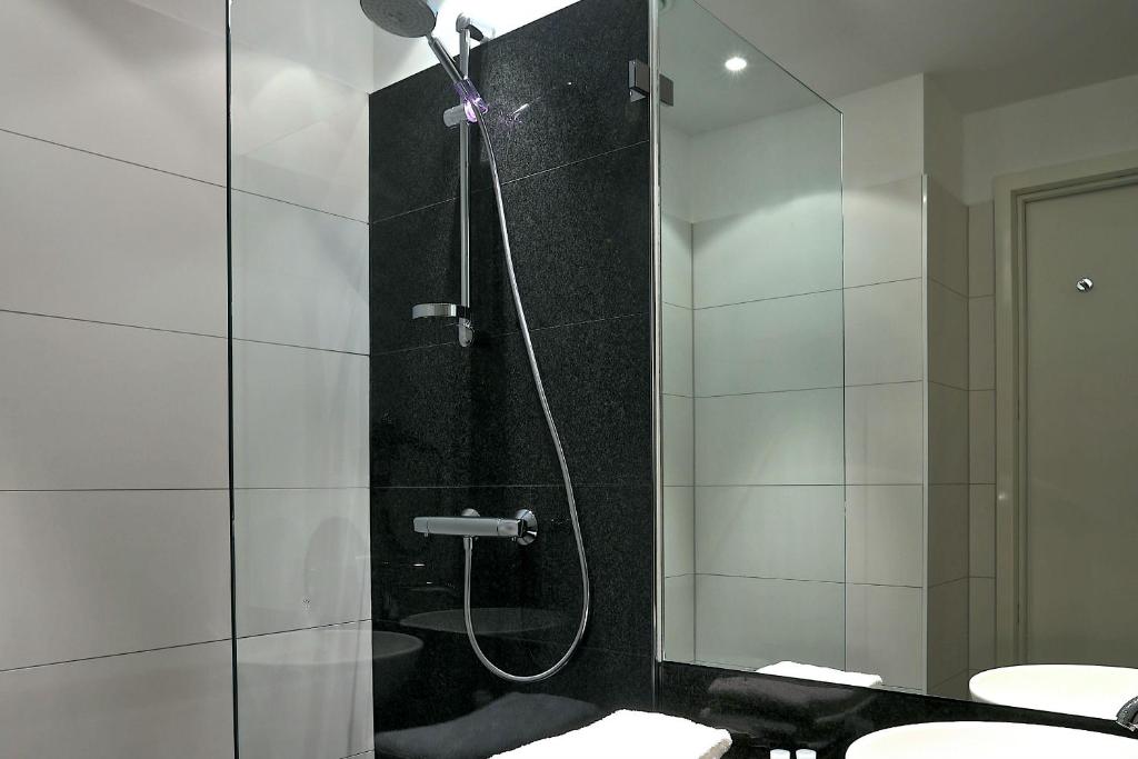 Motel One Prague-Florentinum - image 4