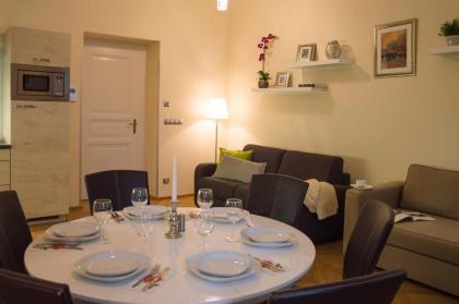 Modern Apartment Všehrdova - image 1