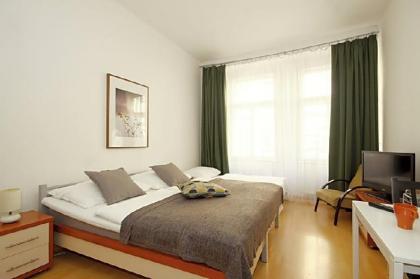 Theatre Apartments - image 1