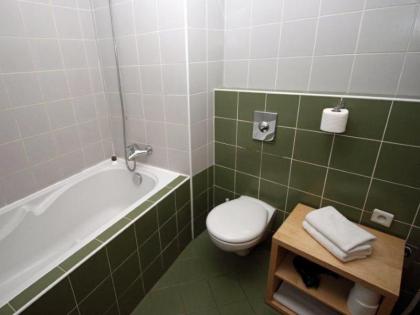 Theatre Apartments - image 12