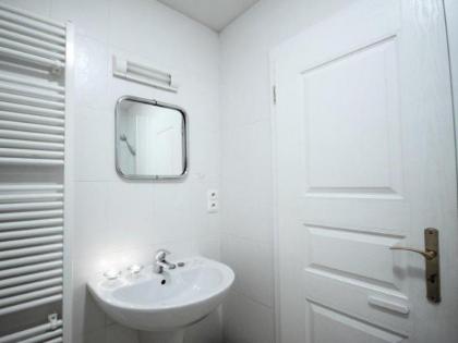 Theatre Apartments - image 17