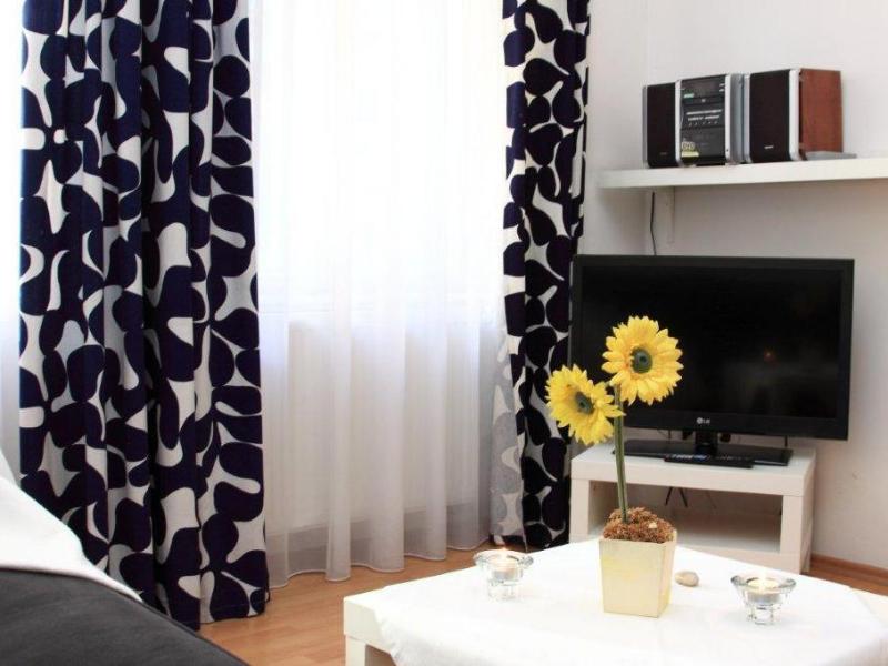 Theatre Apartments - image 3
