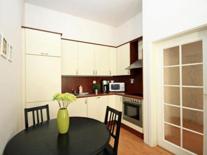 Theatre Apartments - image 9