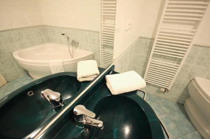 Quadrio Bedroom Central Apartment - image 12