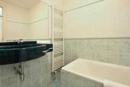 Quadrio Bedroom Central Apartment - image 14