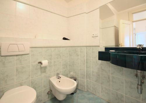 Quadrio Bedroom Central Apartment - image 5