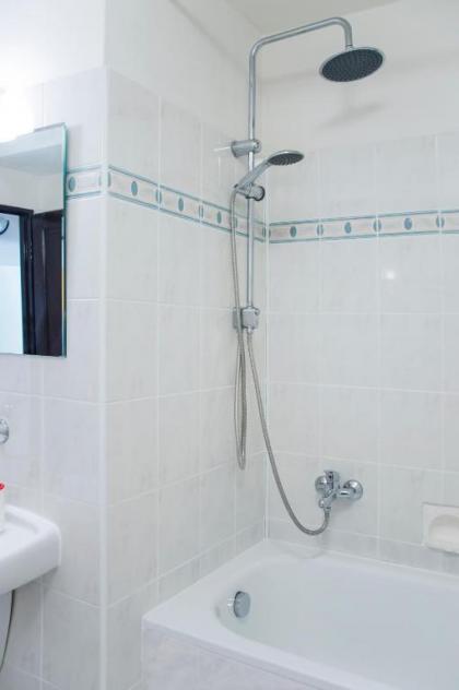 Modern Apartment Dlouhá - image 14