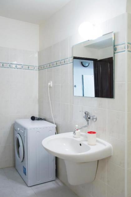 Modern Apartment Dlouhá - image 15