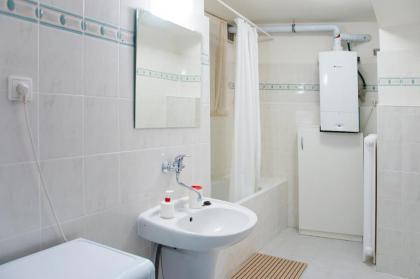 Modern Apartment Dlouhá - image 16