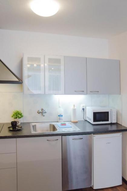 Modern Apartment Dlouhá - image 17