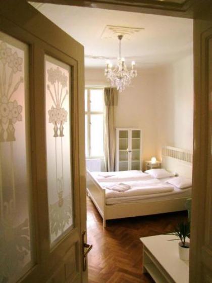 Old Town Square Apartments - image 13