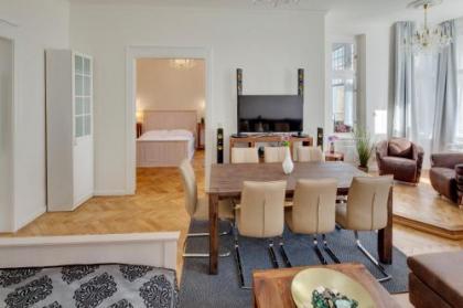 Old Town Square Apartments - image 3
