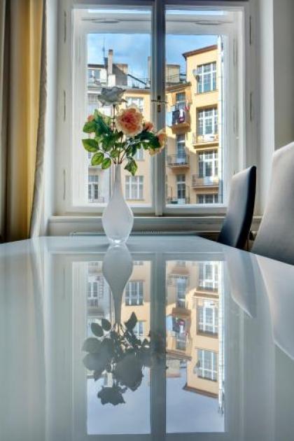 Old Town Square Apartments - image 4