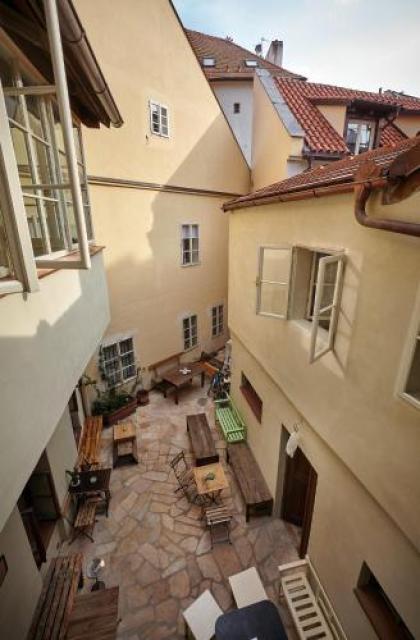 Queen Bee apartments - image 10