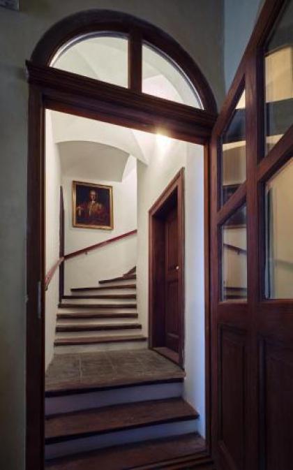 Queen Bee apartments - image 15
