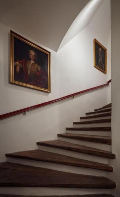 Queen Bee apartments - image 17