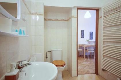 Angel City Aparthotel - image 6
