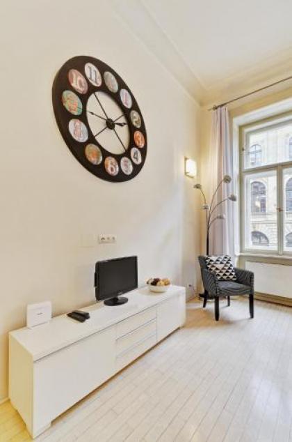 Historic Centre Apartments VI - image 10