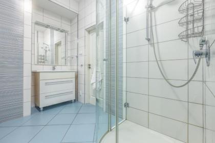 Modern apartment Michalska 6 - image 11