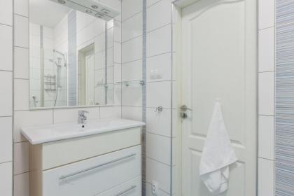 Modern apartment Michalska 6 - image 12