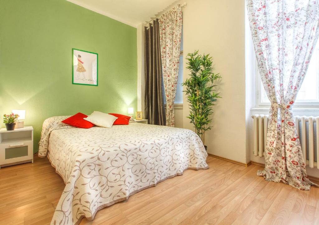 Modern apartment Michalska 6 - image 3