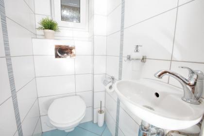 Modern apartment Michalska 6 - image 4