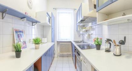 Modern apartment Michalska 6 - image 5