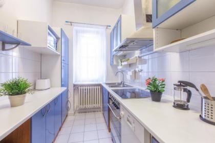 Modern apartment Michalska 6 - image 6