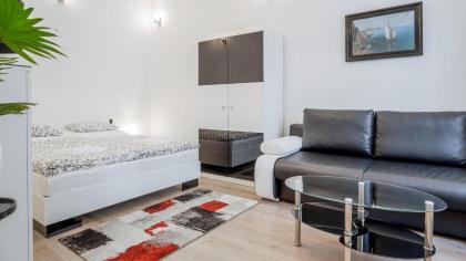 Garden Apartment - image 12