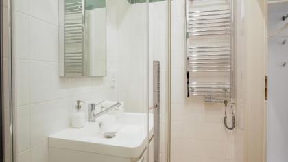 Garden Apartment - image 18