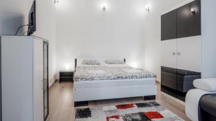 Garden Apartment - image 2